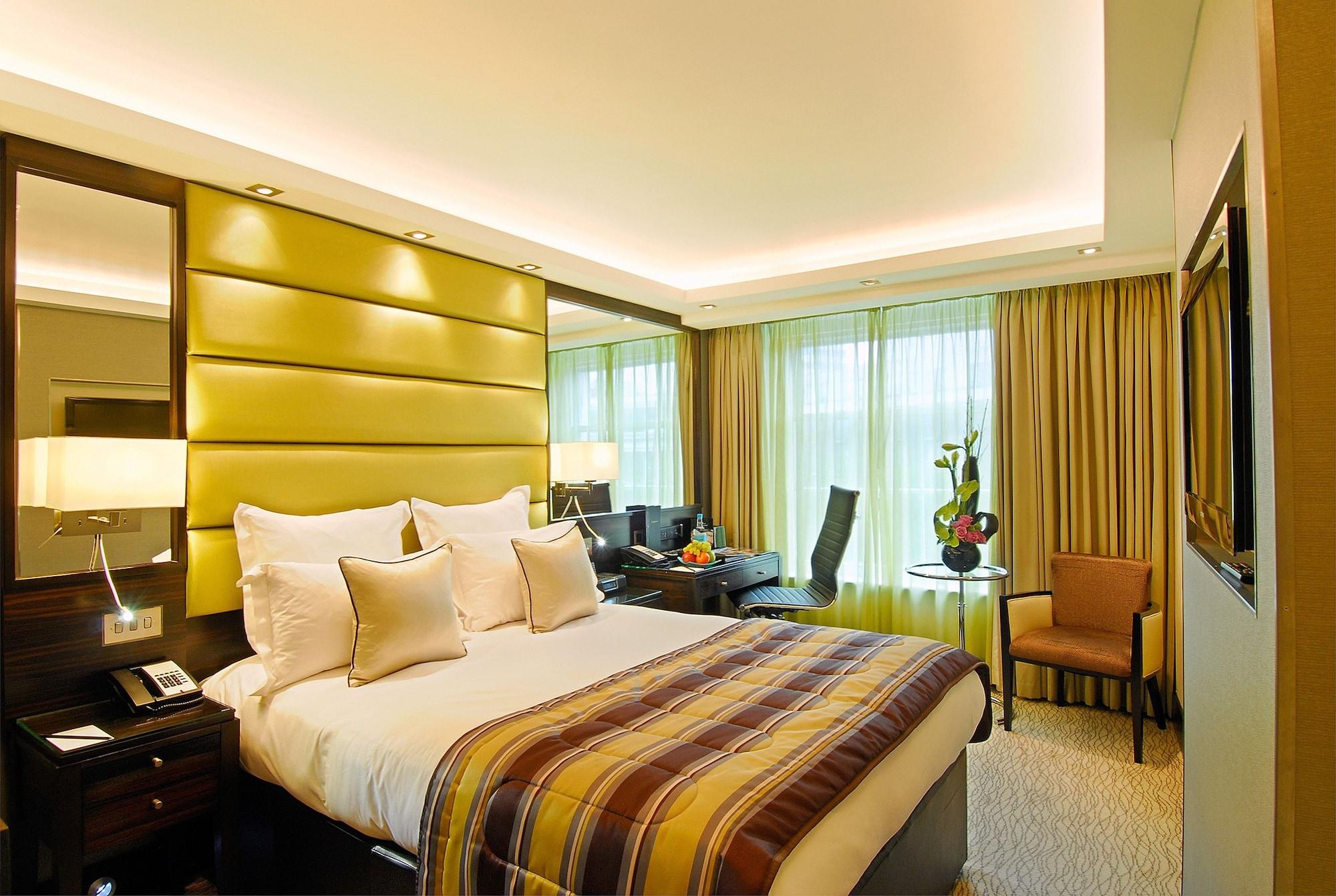 더 몽칼름 마블 아치 런던 외부 사진 A bedroom at the InterContinental London The O2