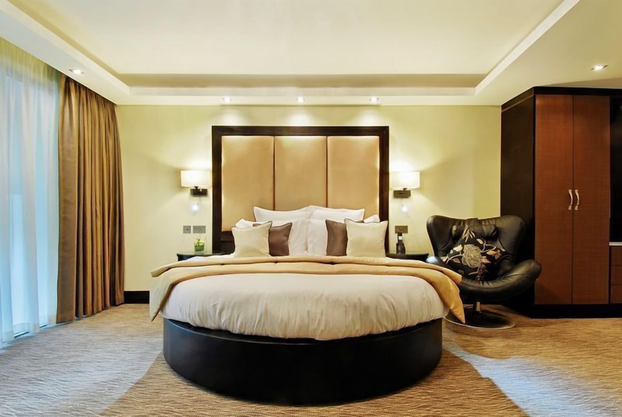 더 몽칼름 마블 아치 런던 객실 사진 A bedroom at the Taj Bengal