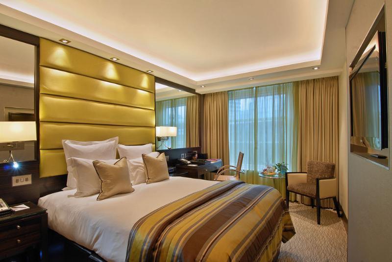 더 몽칼름 마블 아치 런던 외부 사진 A bedroom at the InterContinental London The O2