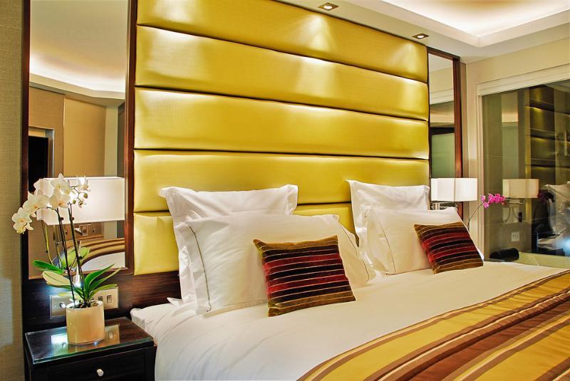 더 몽칼름 마블 아치 런던 외부 사진 A bedroom at the Mandarin Oriental, London